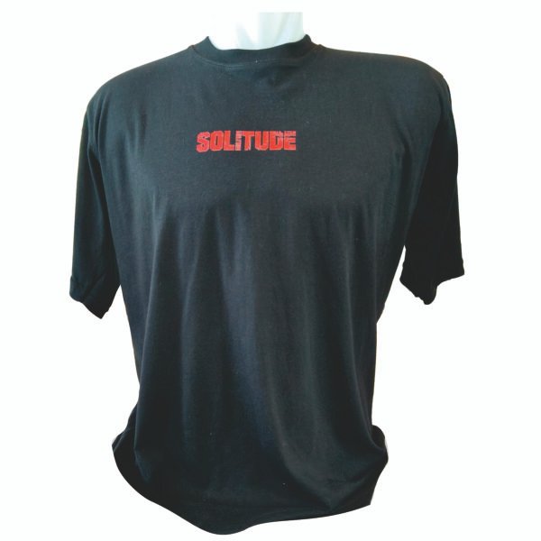 kaos solitude hitam